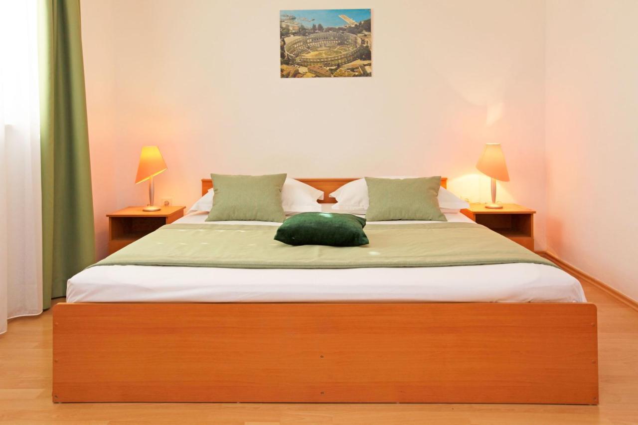 Holiday Apartments Lidija Бол Экстерьер фото