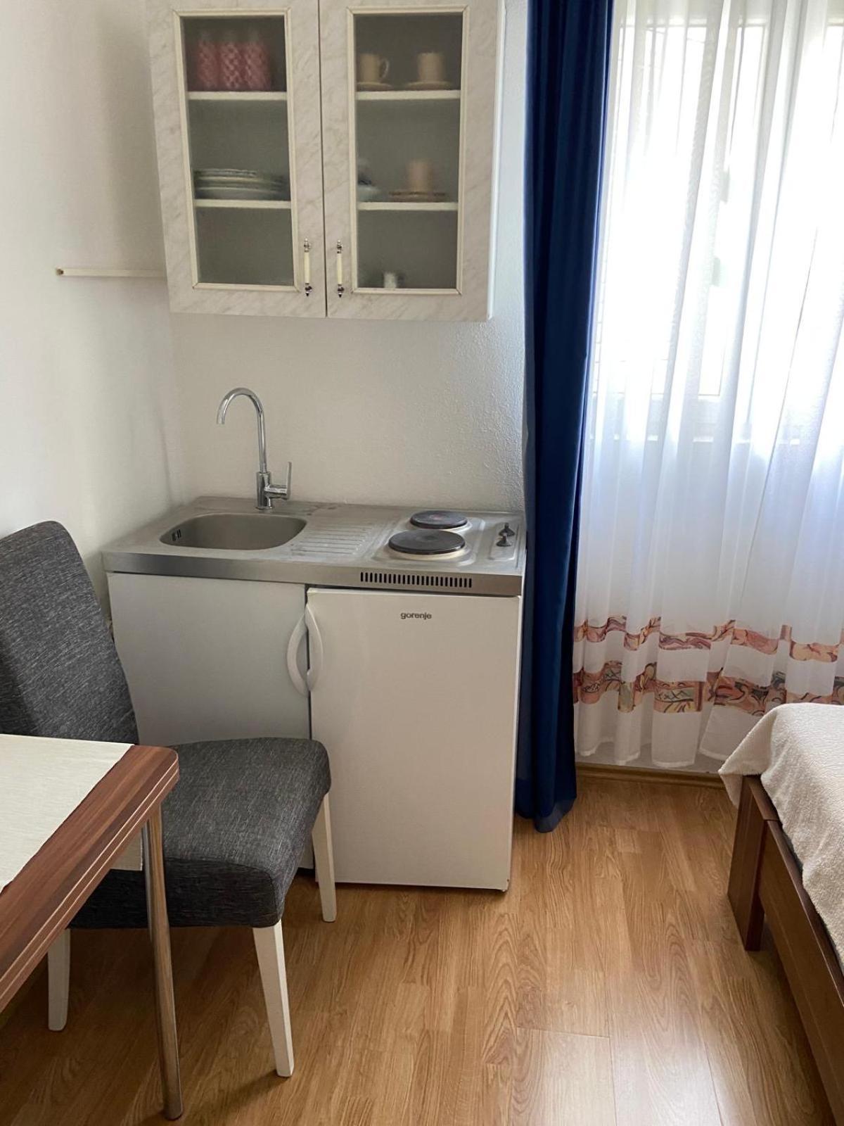 Holiday Apartments Lidija Бол Экстерьер фото