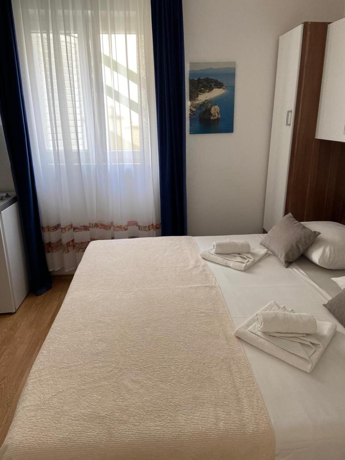 Holiday Apartments Lidija Бол Экстерьер фото